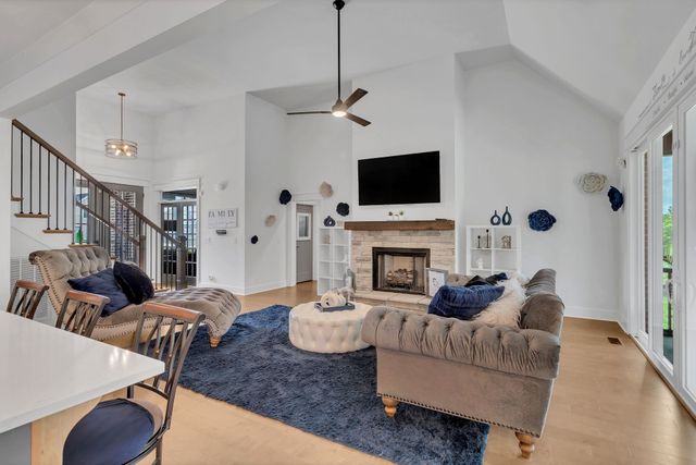 2614 Holly Springs Dr, Murfreesboro, TN 37128