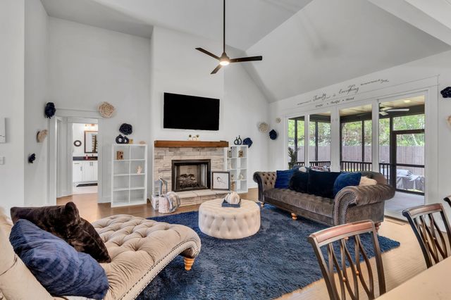 2614 Holly Springs Dr, Murfreesboro, TN 37128