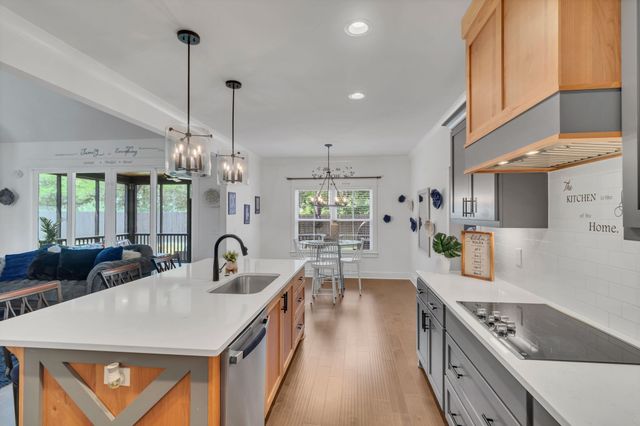 2614 Holly Springs Dr, Murfreesboro, TN 37128