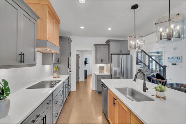 2614 Holly Springs Dr, Murfreesboro, TN 37128