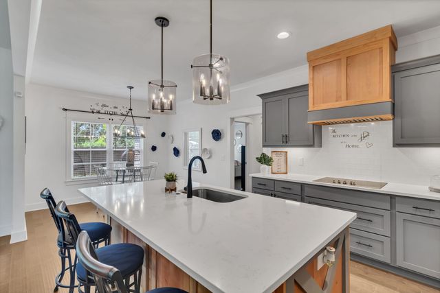 2614 Holly Springs Dr, Murfreesboro, TN 37128