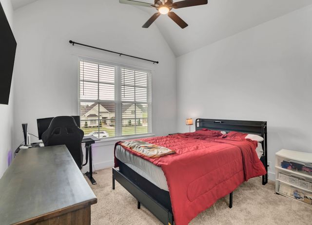 2614 Holly Springs Dr, Murfreesboro, TN 37128