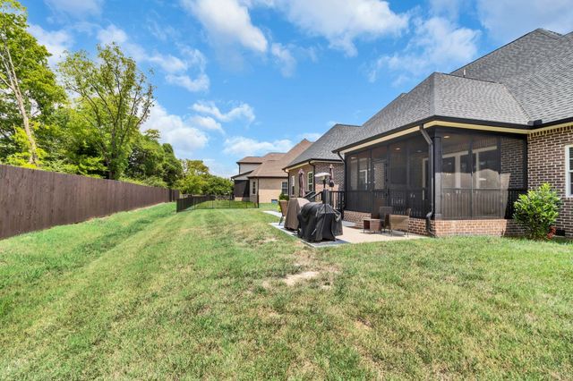 2614 Holly Springs Dr, Murfreesboro, TN 37128