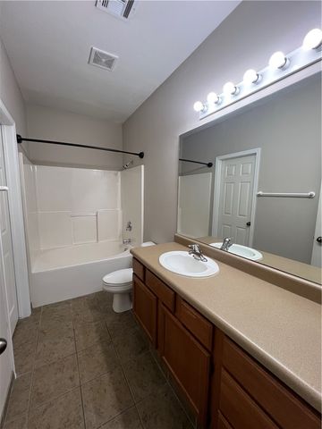 3014 SE J Street 20, Bentonville, AR 72712