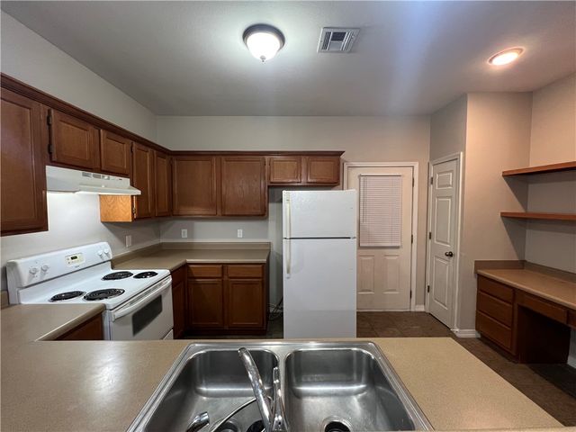 3014 SE J Street 20, Bentonville, AR 72712