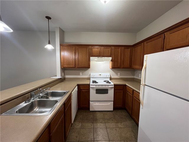 3014 SE J Street 20, Bentonville, AR 72712