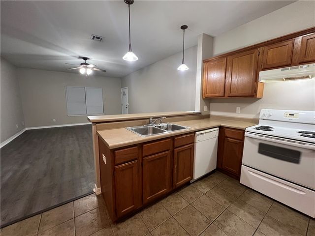 3014 SE J Street 20, Bentonville, AR 72712