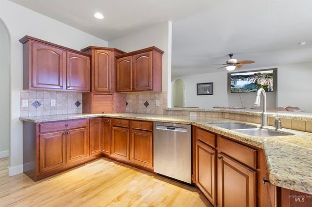 1861 Canyon Park Ct, Twin Falls, ID 83301