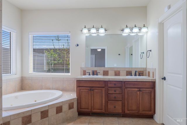 1861 Canyon Park Ct, Twin Falls, ID 83301