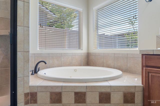 1861 Canyon Park Ct, Twin Falls, ID 83301