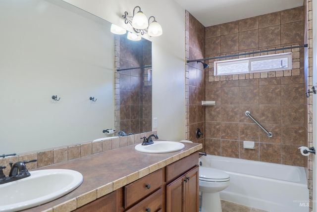 1861 Canyon Park Ct, Twin Falls, ID 83301