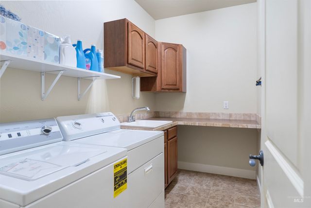 1861 Canyon Park Ct, Twin Falls, ID 83301