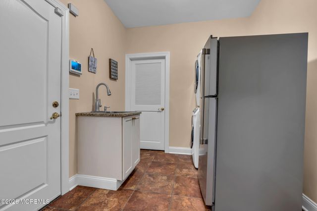 10 Imbrie Place, Sea Bright, NJ 07760