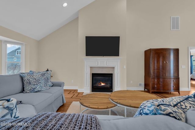 10 Imbrie Place, Sea Bright, NJ 07760