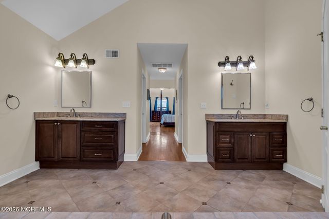 10 Imbrie Place, Sea Bright, NJ 07760