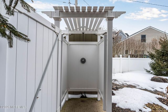 10 Imbrie Place, Sea Bright, NJ 07760