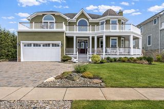 10 Imbrie Place, Sea Bright, NJ 07760