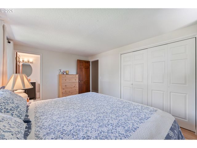 8925 Sw CAROLINE Dr, Portland, OR 97225