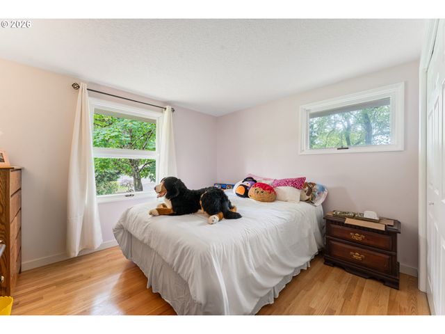 8925 Sw CAROLINE Dr, Portland, OR 97225