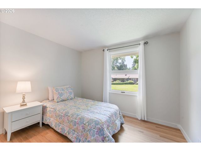 8925 Sw CAROLINE Dr, Portland, OR 97225