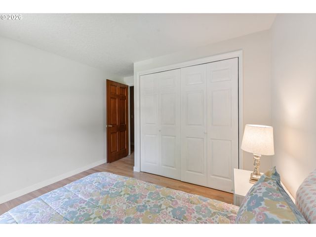 8925 Sw CAROLINE Dr, Portland, OR 97225