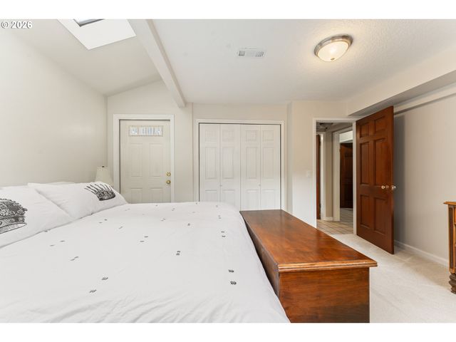 8925 Sw CAROLINE Dr, Portland, OR 97225