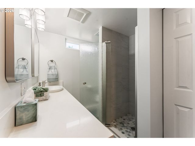 8925 Sw CAROLINE Dr, Portland, OR 97225