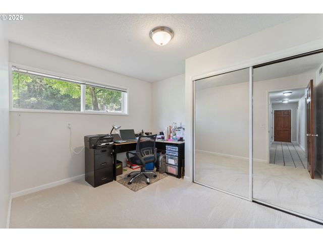 8925 Sw CAROLINE Dr, Portland, OR 97225
