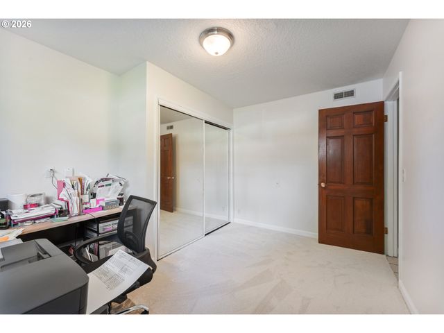 8925 Sw CAROLINE Dr, Portland, OR 97225