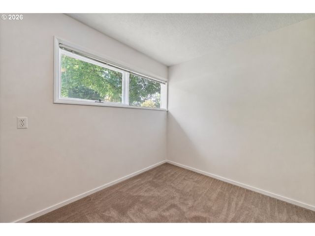 8925 Sw CAROLINE Dr, Portland, OR 97225