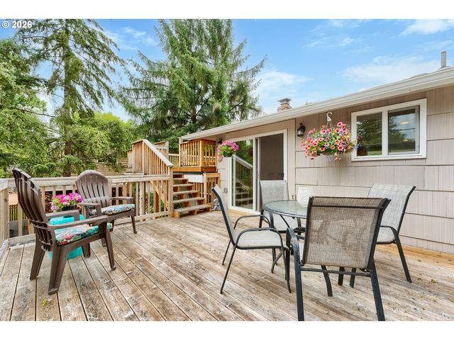 8925 Sw CAROLINE Dr, Portland, OR 97225