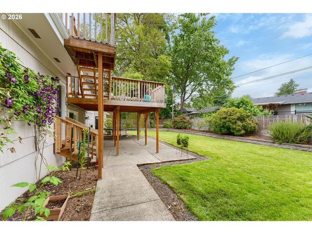 8925 Sw CAROLINE Dr, Portland, OR 97225