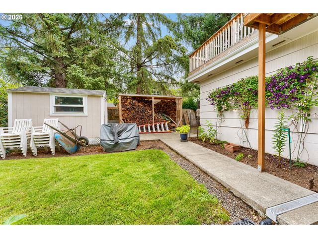 8925 Sw CAROLINE Dr, Portland, OR 97225