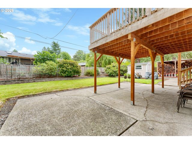 8925 Sw CAROLINE Dr, Portland, OR 97225