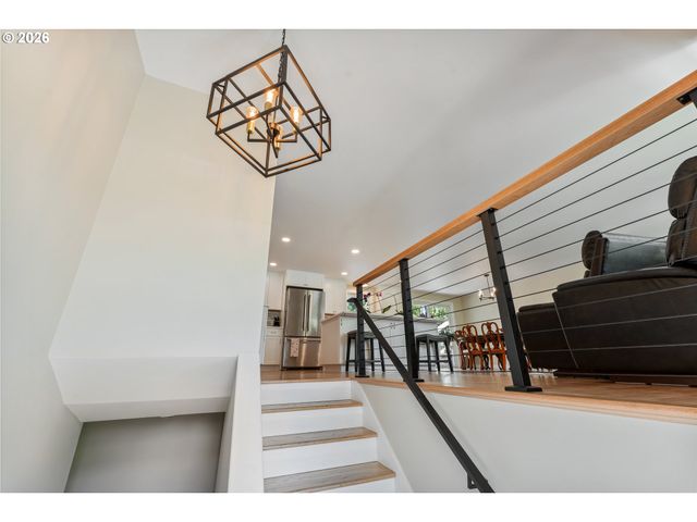 8925 Sw CAROLINE Dr, Portland, OR 97225