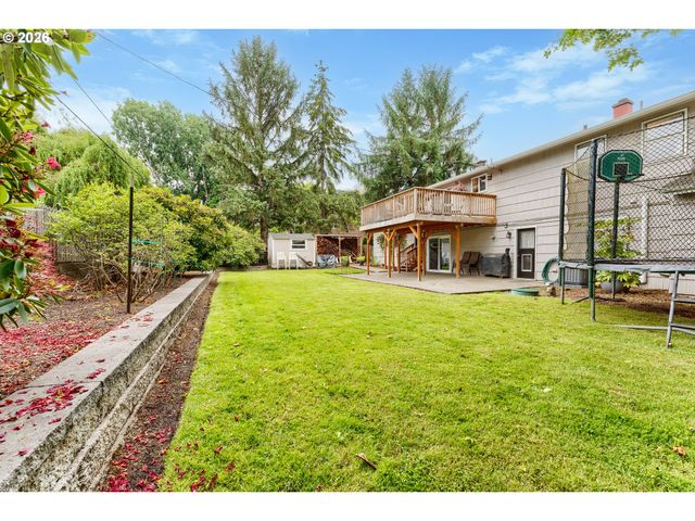 8925 Sw CAROLINE Dr, Portland, OR 97225