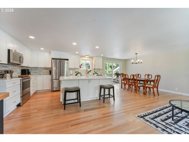 8925 Sw CAROLINE Dr, Portland, OR 97225