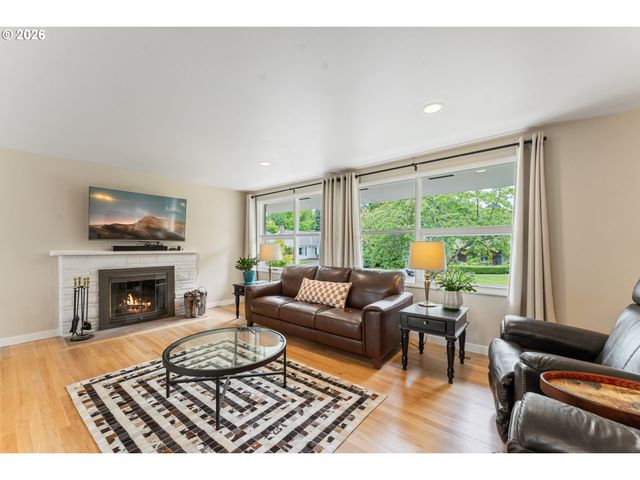 8925 Sw CAROLINE Dr, Portland, OR 97225