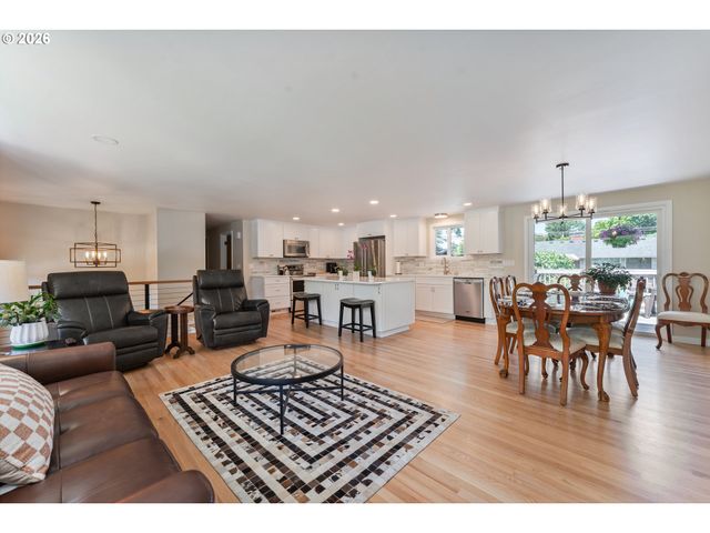 8925 Sw CAROLINE Dr, Portland, OR 97225