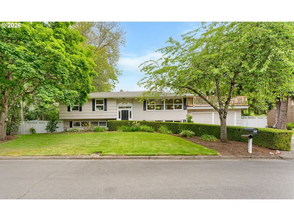 8925 Sw CAROLINE Dr, Portland, OR 97225