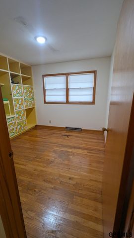 5152 Ohern Street S, Omaha, NE 68117