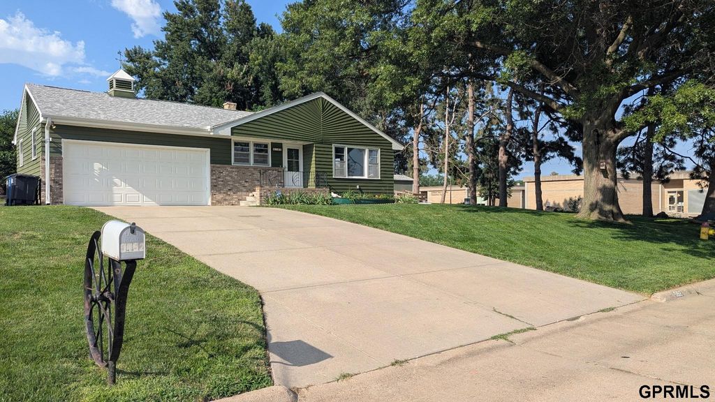 5152 Ohern Street S, Omaha, NE 68117