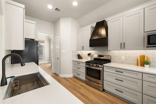 1104 Bethpage DR, Hutto, TX 78634