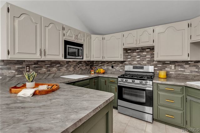 1790 Davis Road, Aurora, NY 14170