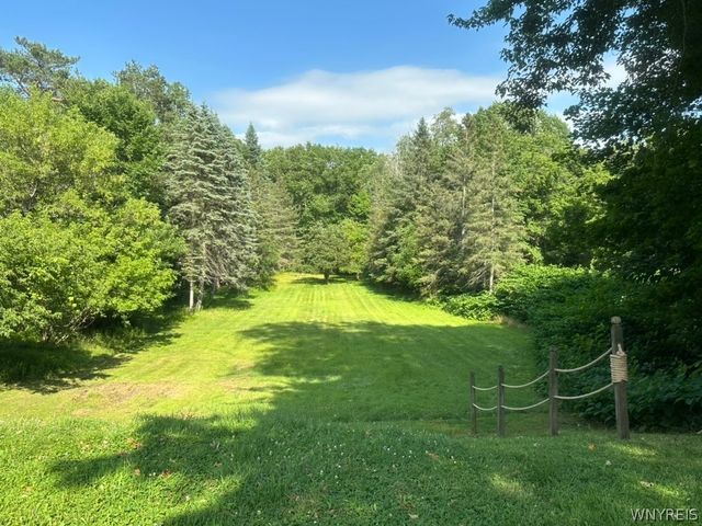 1790 Davis Road, Aurora, NY 14170