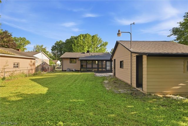 2105 Stewart Drive NW, Warren, OH 44485