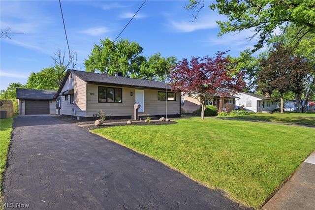 2105 Stewart Drive NW, Warren, OH 44485