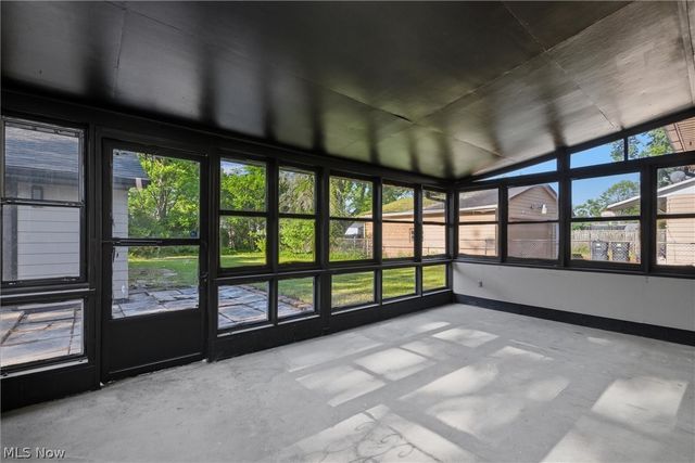 2105 Stewart Drive NW, Warren, OH 44485