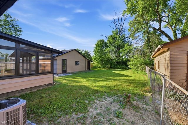 2105 Stewart Drive NW, Warren, OH 44485