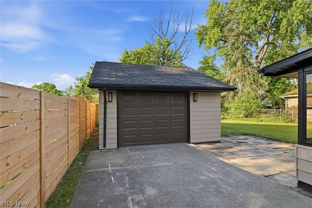 2105 Stewart Drive NW, Warren, OH 44485